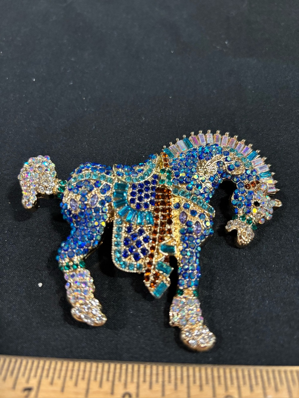 RHINESTONE MULTI COLOR LARGE HORSE BROOCH PIN GOLD TONE NWOT GORGEOUS PIECE